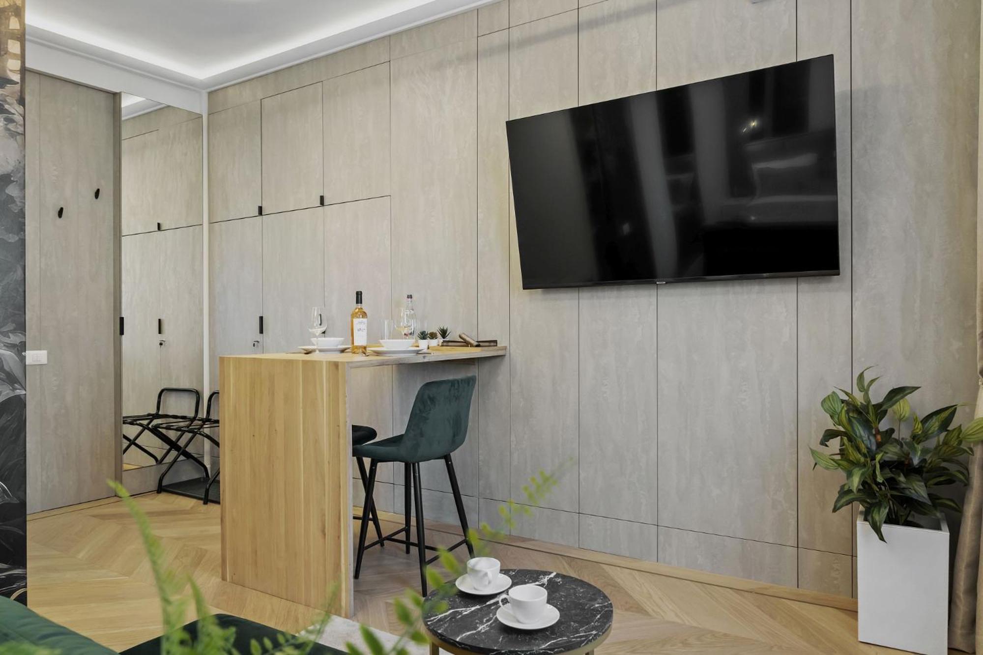 Studio Jungle Breath - City Centre Бухарест Екстер'єр фото