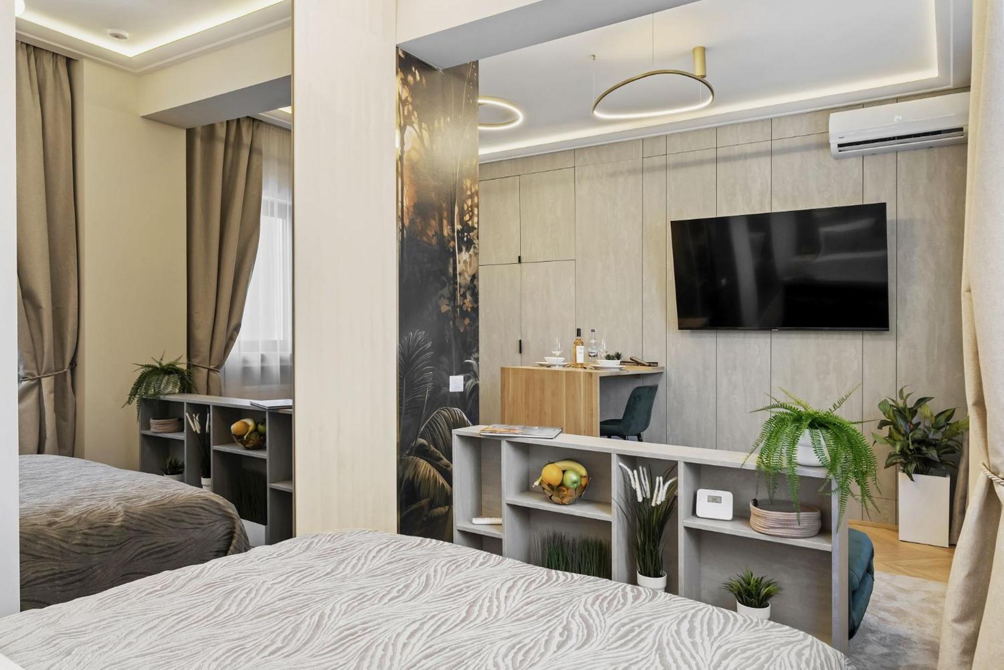 Studio Jungle Breath - City Centre Бухарест Екстер'єр фото