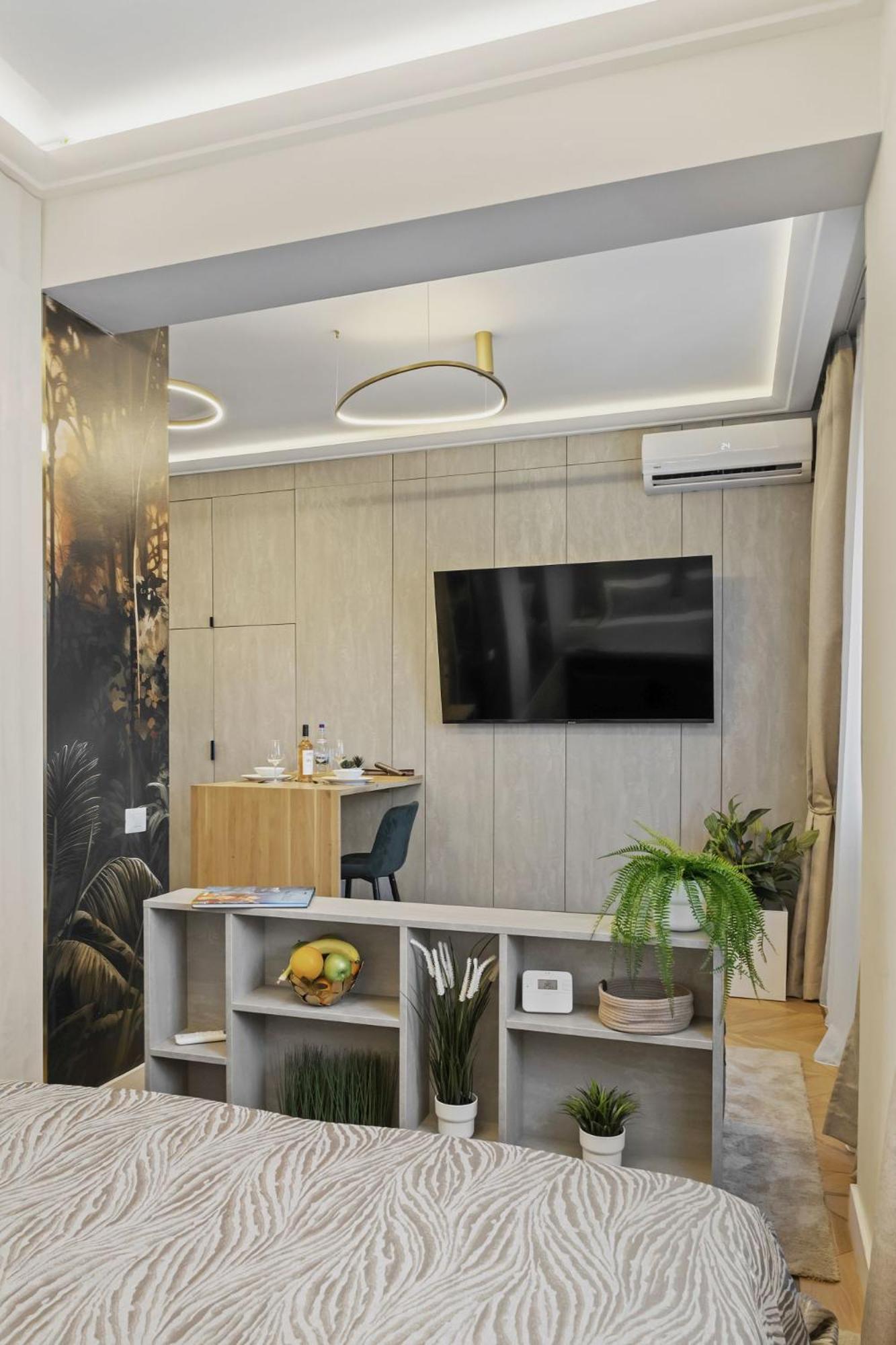 Studio Jungle Breath - City Centre Бухарест Екстер'єр фото